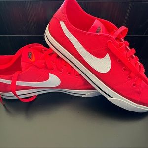 Women’s NIKE Court Legacy red canvas shoes size 9